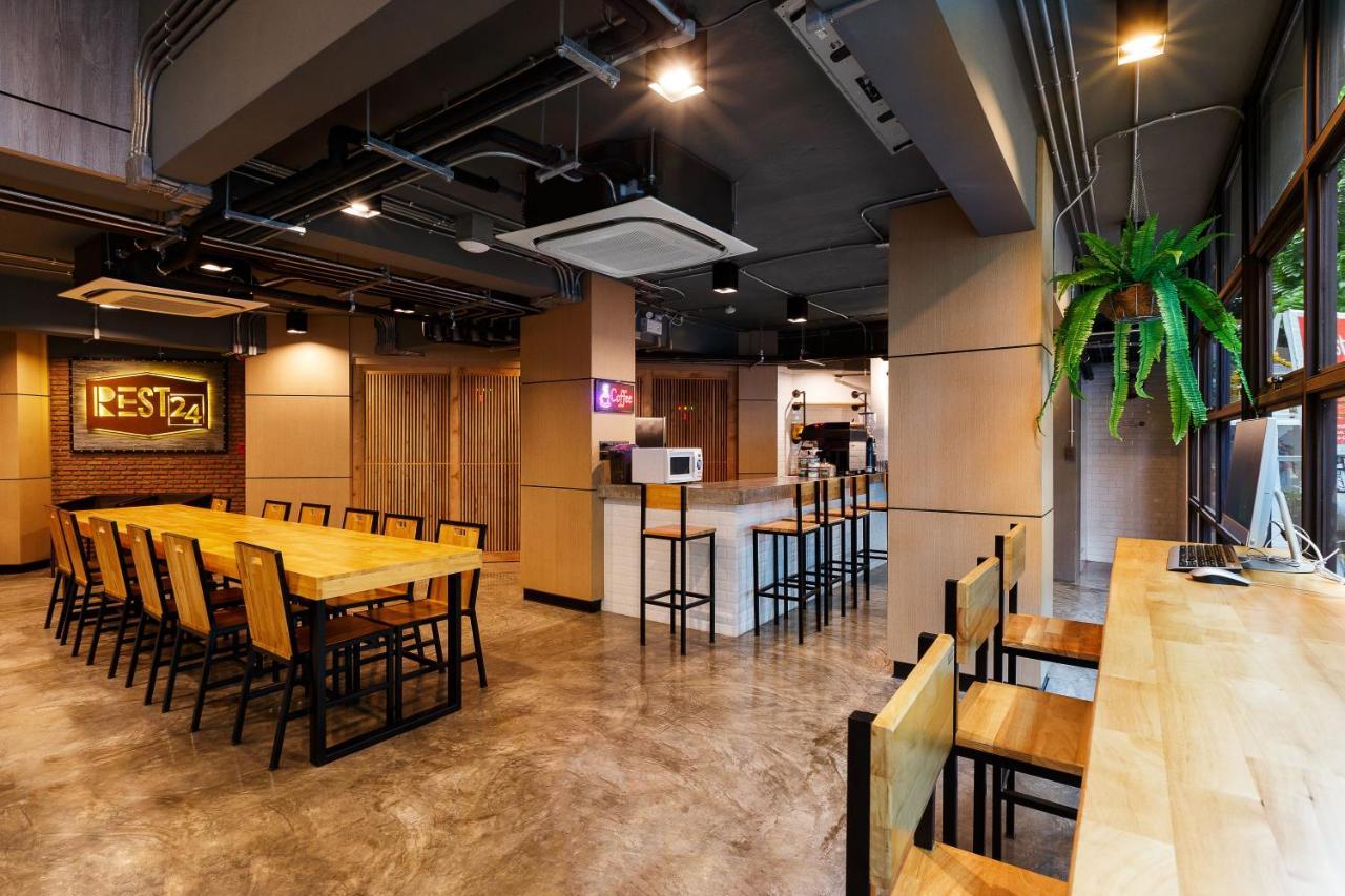 Rest24 Residence Bangkok Luaran gambar